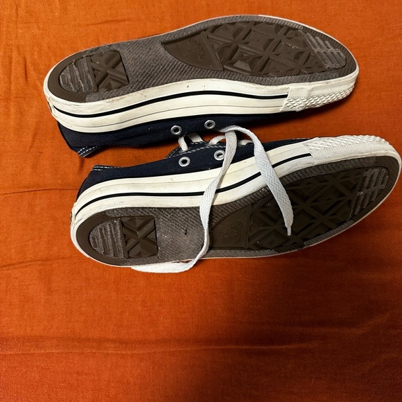 Converse - Picture 2 of 3